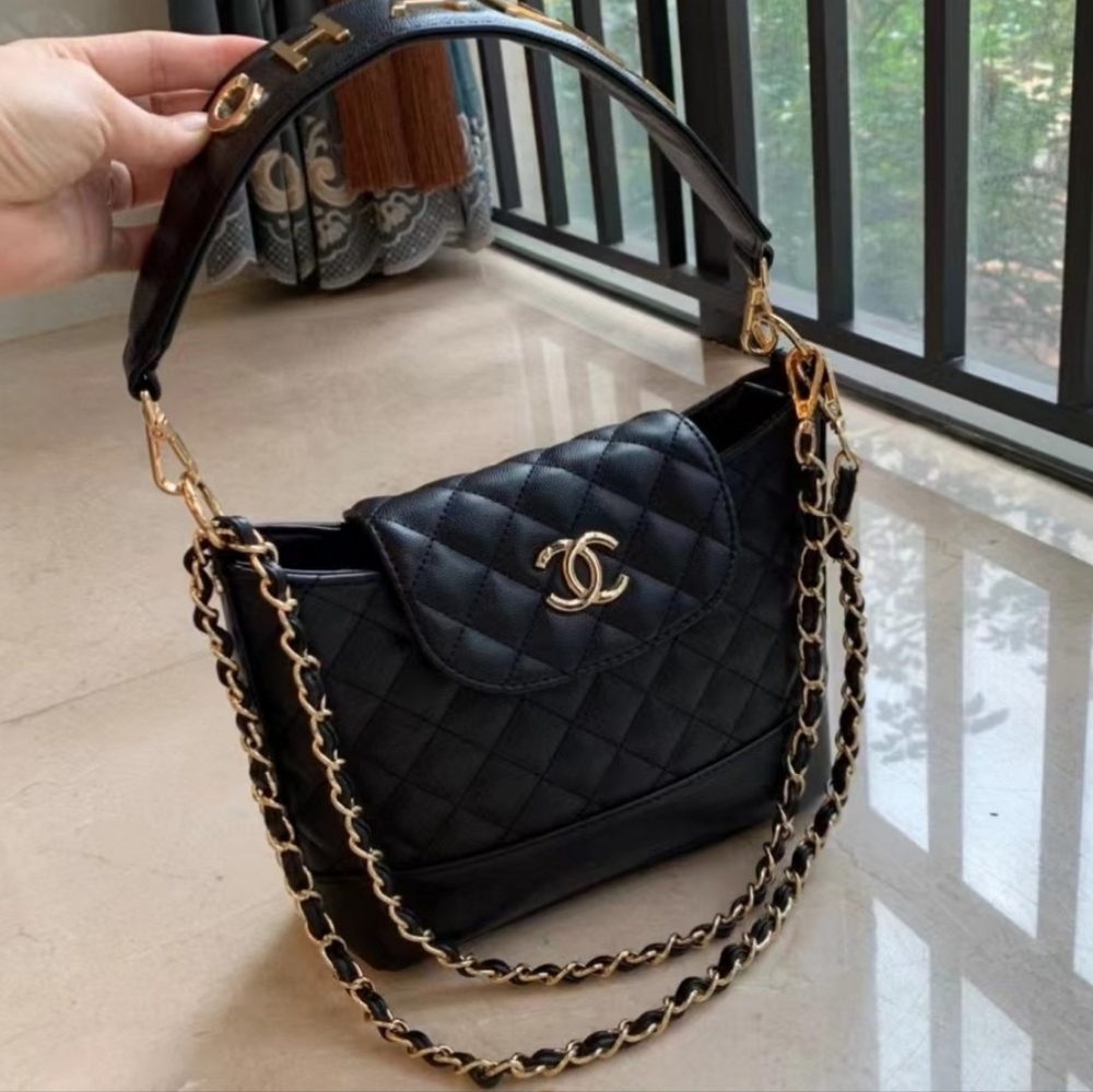 New Chanel makeup beauty shoulder tote black quilted